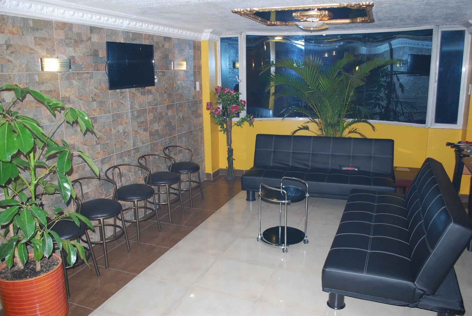 Miguel Angel Terminal Quitumbe Hotel Quito Bagian luar foto