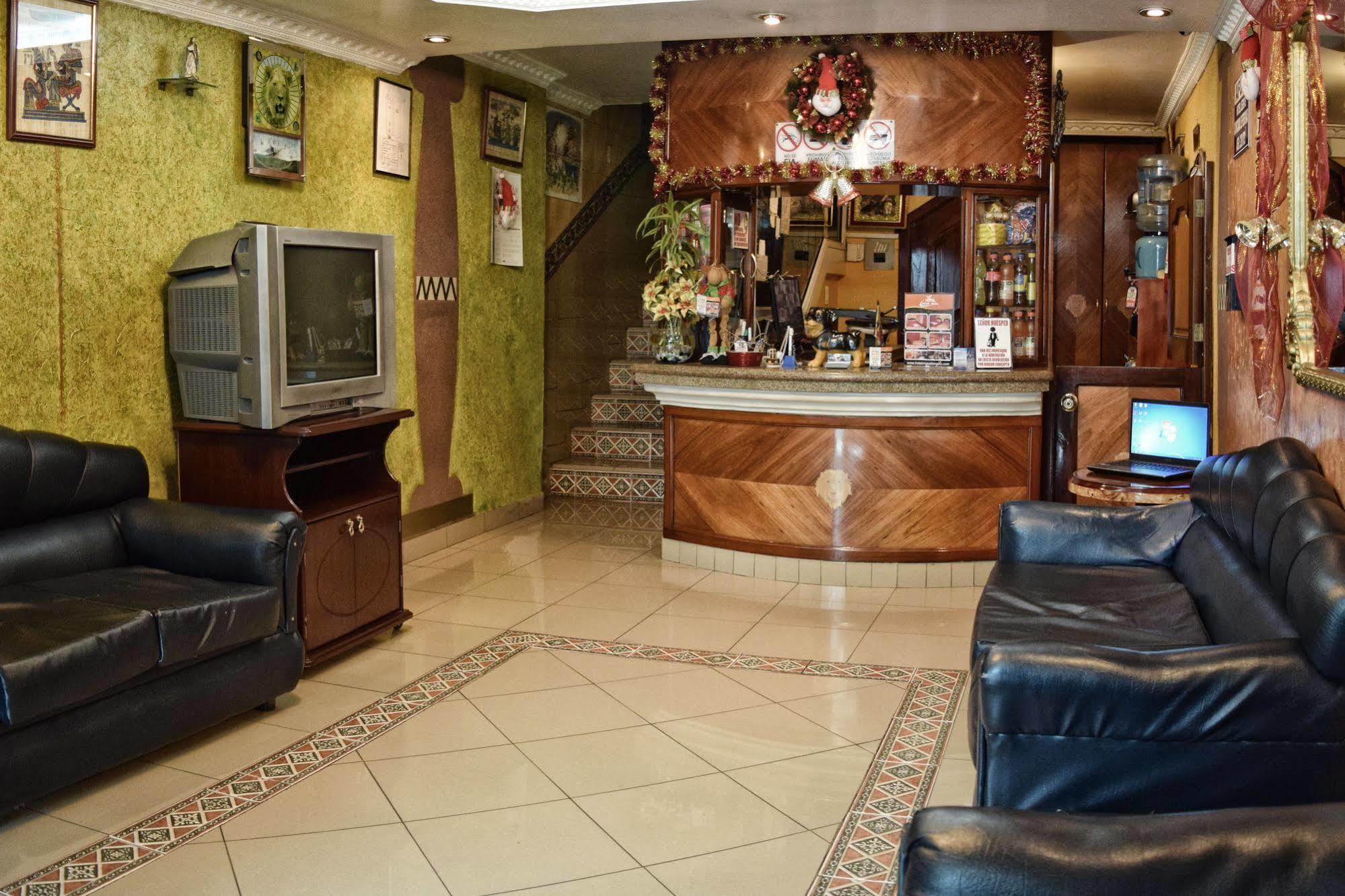 Miguel Angel Terminal Quitumbe Hotel Quito Bagian luar foto